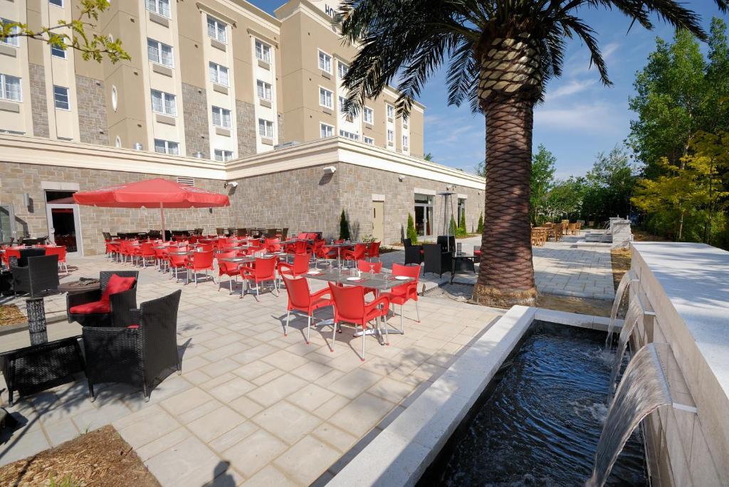 Imperia Hotel Et Suites Terrebonne Exterior foto